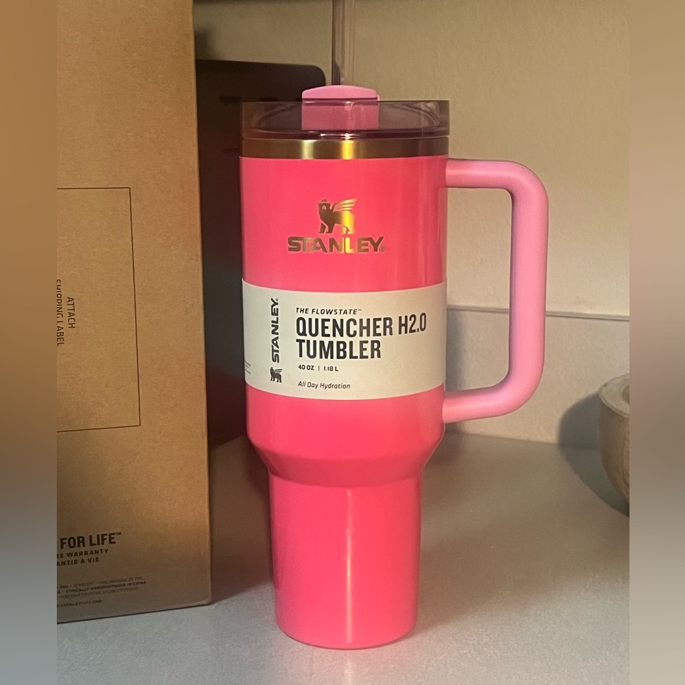 New Stanley Pink Parade Black Friday 2023
Limited Edition 40oz Quencher
